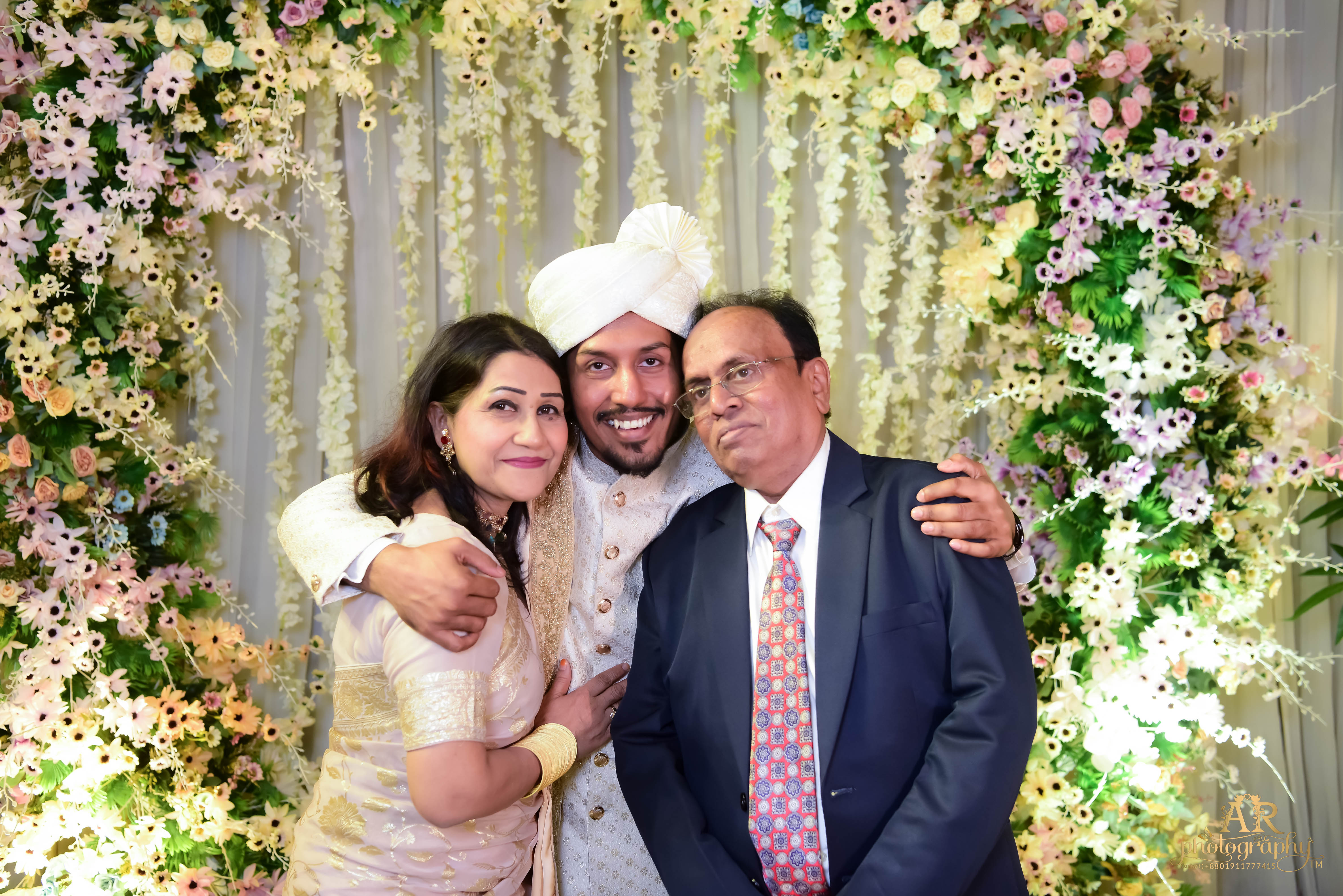 Salman with Parents on Wedding